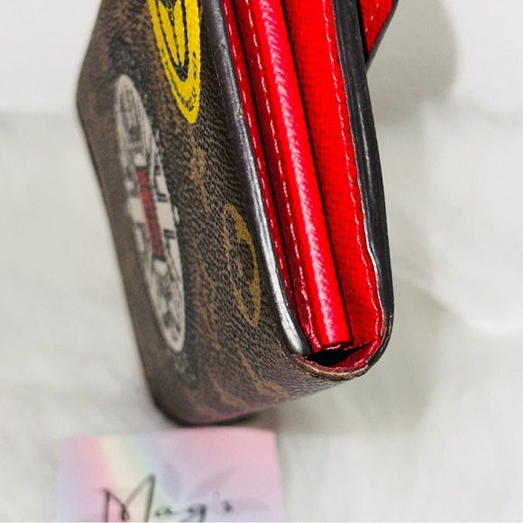 Louis Vuitton: World Tour Patches Wallet - Picture 15 of 16